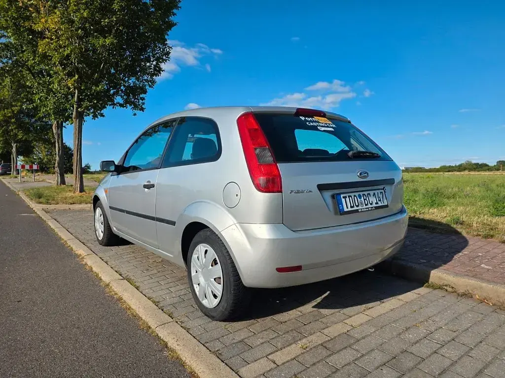 Gebraucht Ford Fiesta 80 PS (58 kW) 2003 Silber Kleinwagen