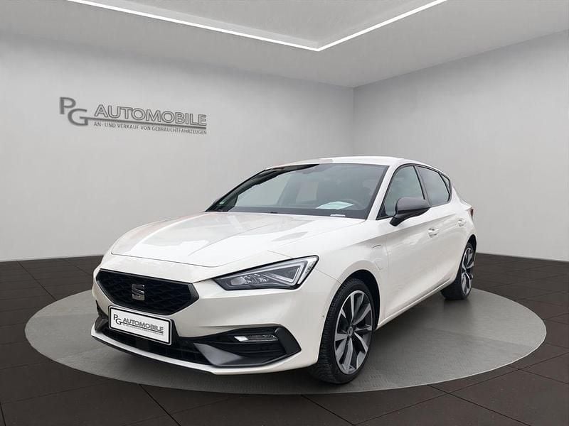 Weiß Gebraucht 2021 Seat Leon FR Limousine | 18.790 € (Fairer Preis) - Bild 1/4