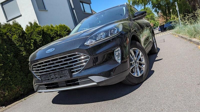 Schwarz Gebraucht 2023 Ford Kuga Titanium SUV | 22.999 € (Superpreis) - Bild 1/4
