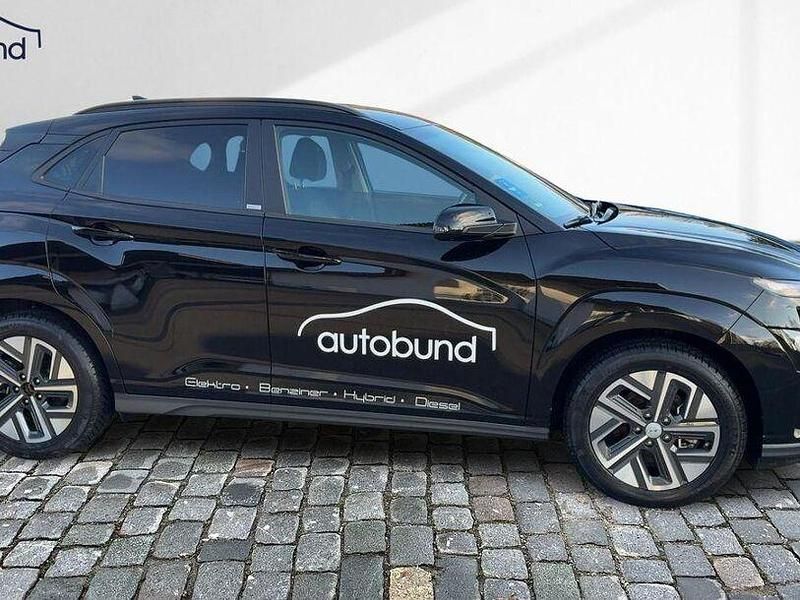 Gebraucht Hyundai Kona Trend 100 kW (136 PS) 2021 Schwarz SUV