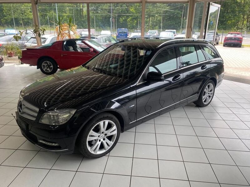 Schwarz Gebraucht 2011 Mercedes C250 Avantgarde Limousine | 7.490 € (Superpreis) - Bild 1/4