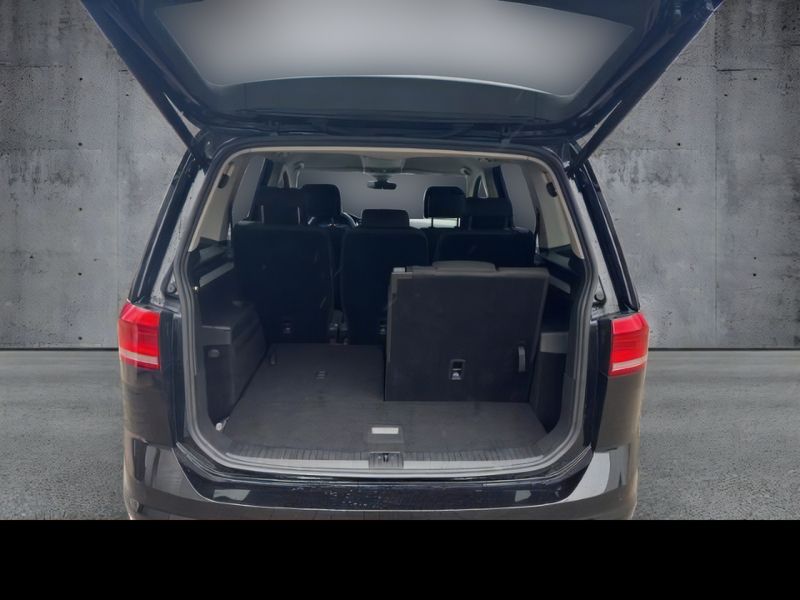 Gebraucht VW Touran Pro 150 PS (110 kW) 2024 Schwarz Van / Kleinbus