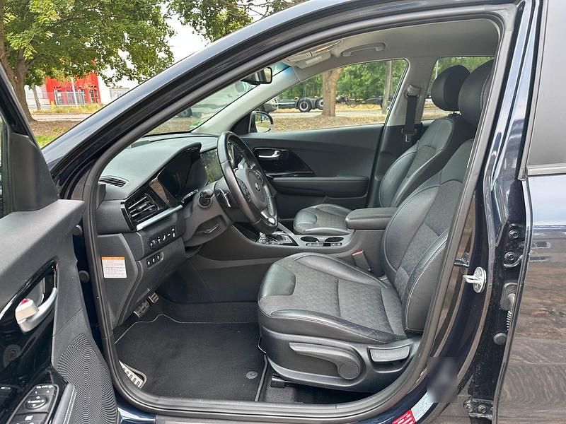 Gebraucht Kia Niro 105 PS (77 kW) 2019 Blau SUV