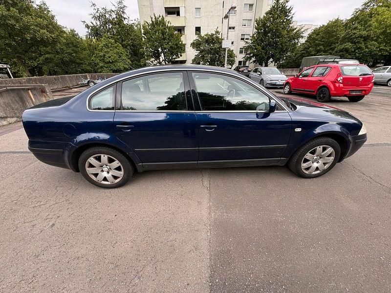 Gebraucht VW Passat 116 PS (85 kW) 2001 Blau Limousine