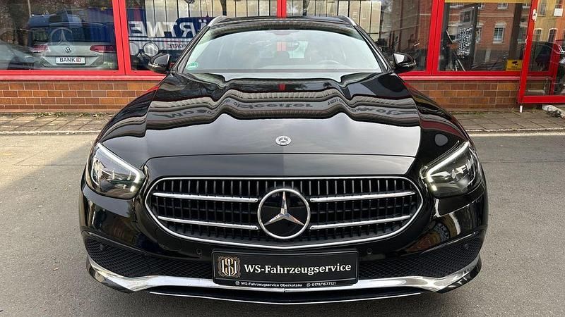 Gebraucht Mercedes E300 Avantgarde 194 PS (142 kW) 2022 Schwarz Limousine