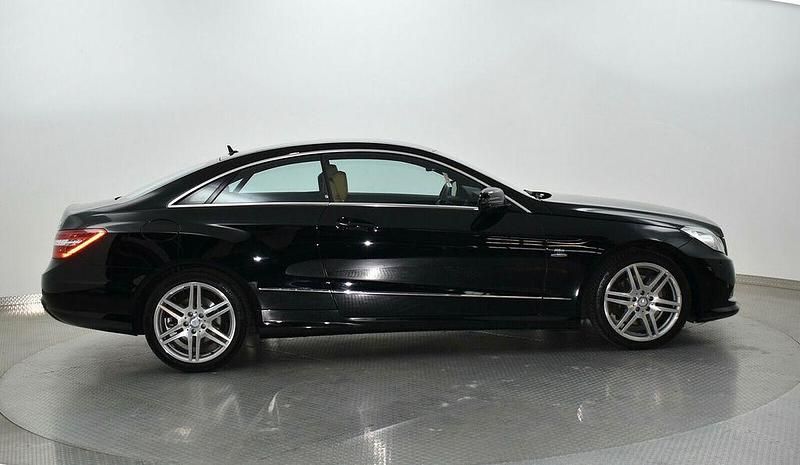 Gebraucht Mercedes E220 AMG 170 PS (125 kW) 2011 Schwarz Coupé