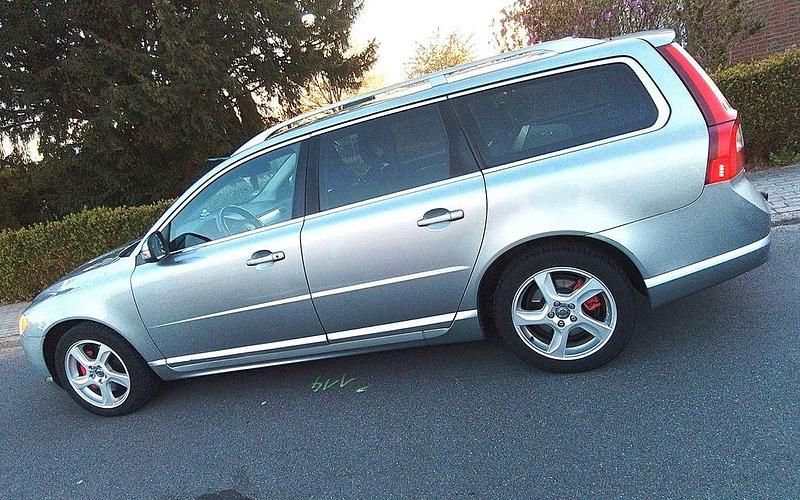 Gebraucht Volvo V70 Momentum 175 PS (128 kW) 2009 Grau Kombi