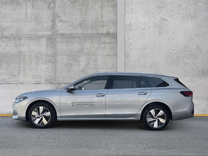 Gebraucht VW Passat Business 150 PS (110 kW) 2026 Oyster silver metallic Kombi