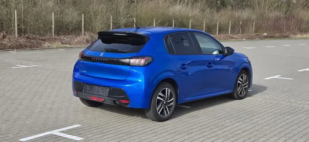Gebraucht Peugeot 208 Allure 101 PS (74 kW) 2021 Blau Kleinwagen
