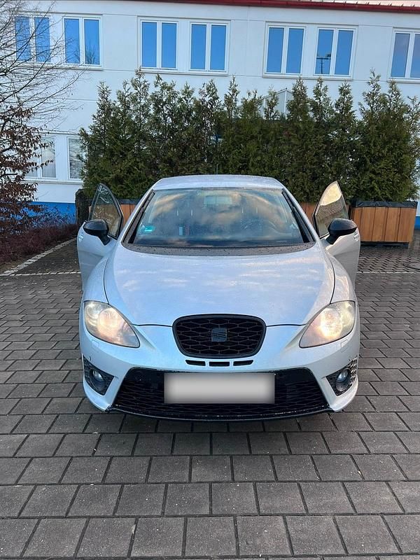 Gebraucht Seat Leon 105 PS (77 kW) 2010 Silber Kleinwagen