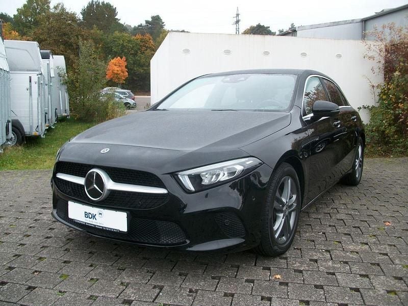 Schwarz Gebraucht 2019 Mercedes A180 Limousine | 20.490 € (Etwas zu teuer) - Bild 1/4