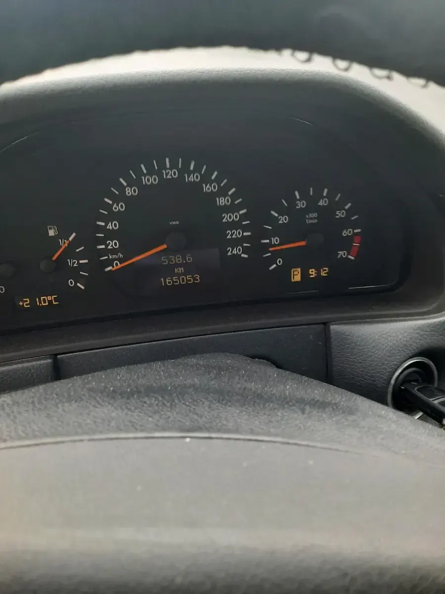 Gebraucht Mercedes E200 136 PS (100 kW) 1999 Grau Limousine
