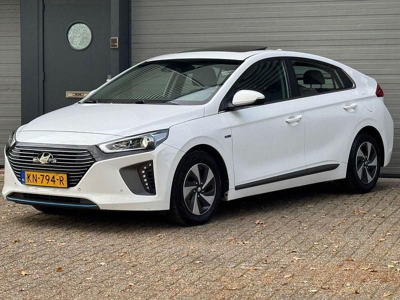 Weiß Gebraucht 2016 Hyundai Ioniq Edition Kleinwagen | 11.900 € (Fairer Preis) - Bild 1/3