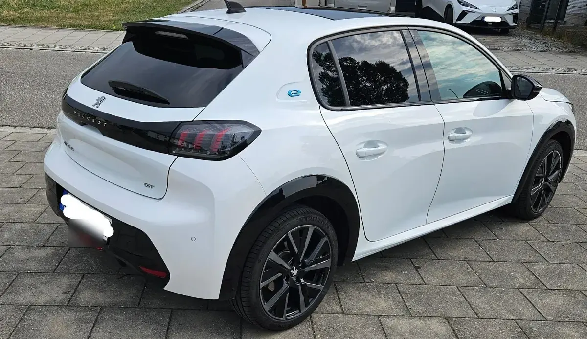 Gebraucht Peugeot e-208 GTi 100 kW (136 PS) 2023 Weiß Kleinwagen
