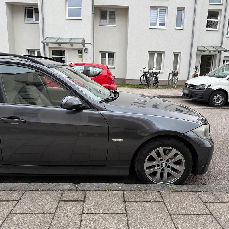 Gebraucht BMW 318 143 PS (105 kW) 2008 Grau Kombi