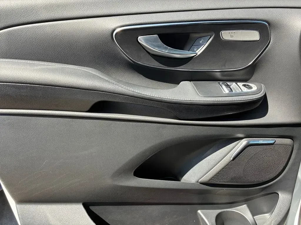 Gebraucht Mercedes V300 Avantgarde 237 PS (174 kW) 2025 Weiß Van / Kleinbus