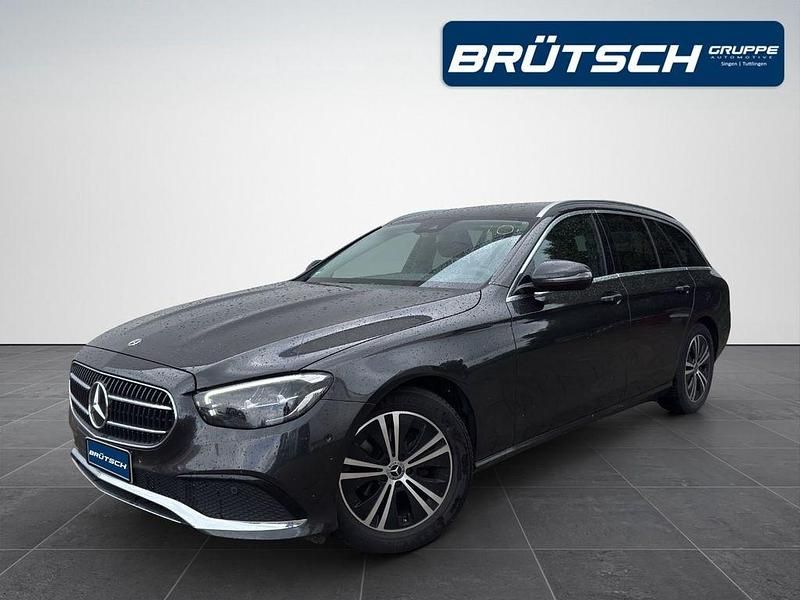 Grau Gebraucht 2023 Mercedes E220 Avantgarde Limousine | 39.980 € (Fairer Preis) - Bild 1/1