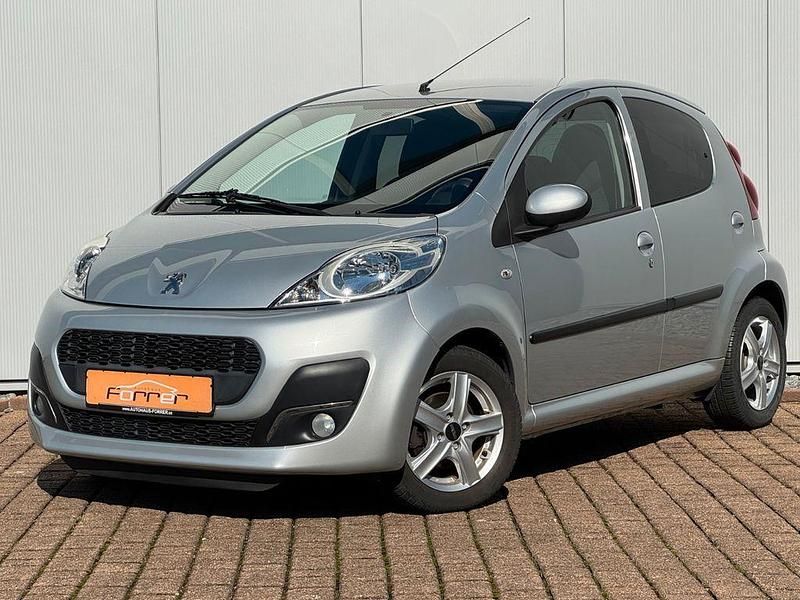 Grau Gebraucht 2012 Peugeot 107 Active Kleinwagen | 4.880 € (Fairer Preis) - Bild 1/4