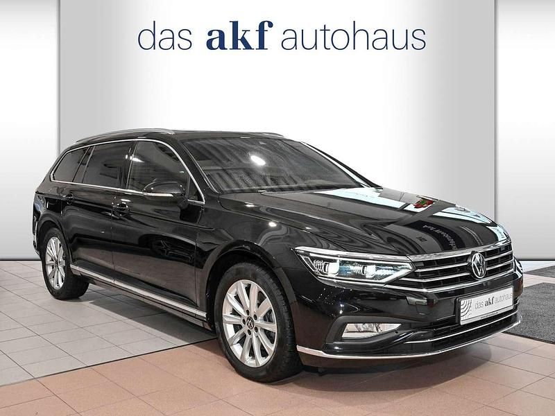 Gebraucht VW Passat Elegance 150 PS (110 kW) 2024 Deep black perleffekt Kombi
