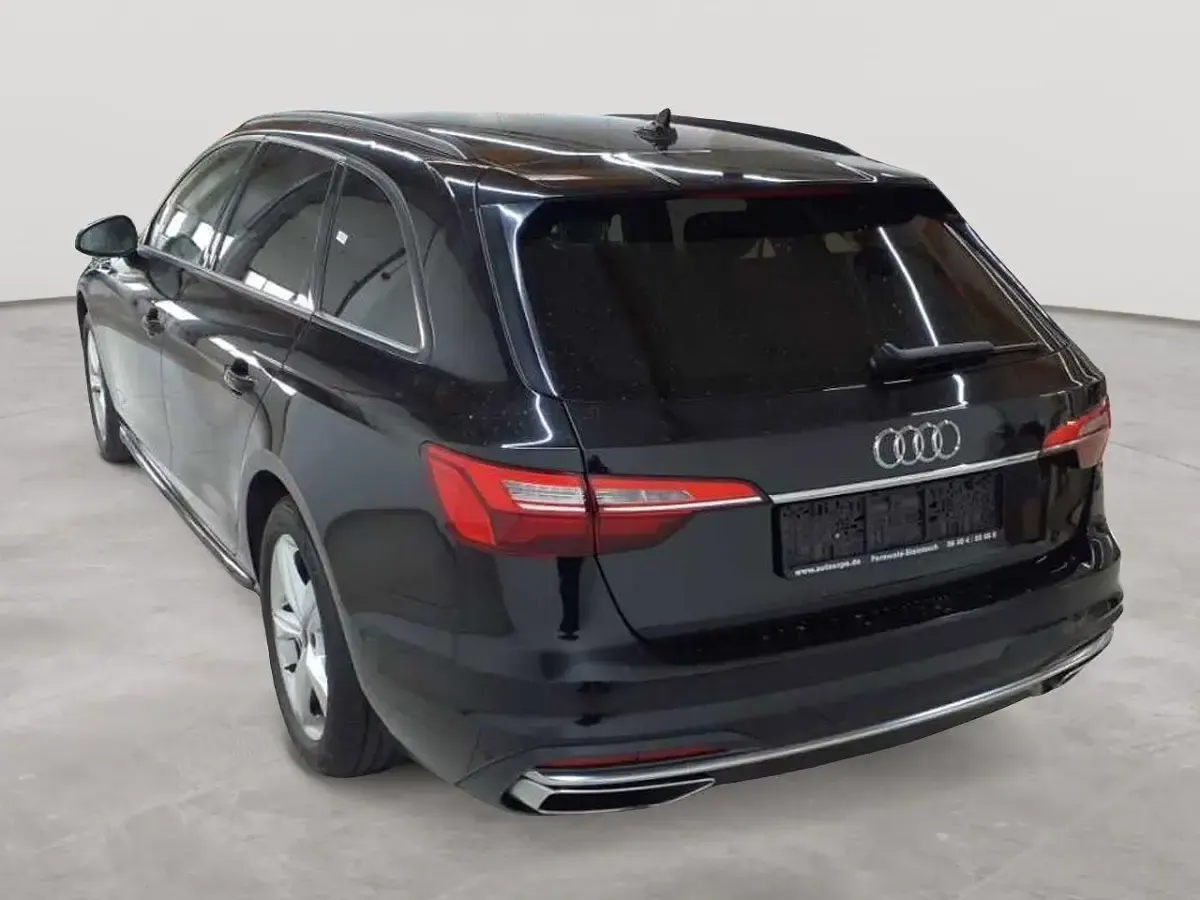 Gebraucht Audi A4 Advanced 163 PS (119 kW) 2023 Schwarz Kombi