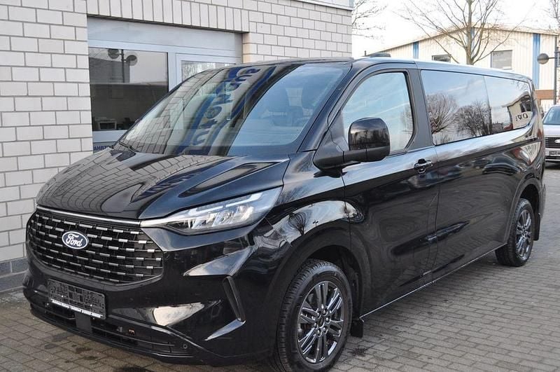 Schwarz Gebraucht 2025 Ford Tourneo Titanium Van / Kleinbus | 45.980 € (Guter Preis) - Bild 1/3