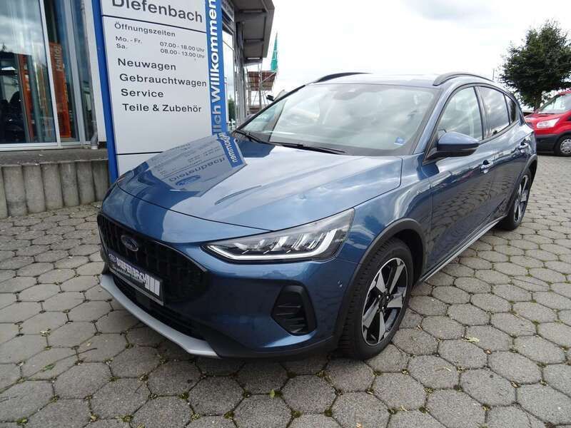 Chromablau metallic Gebraucht 2023 Ford Focus Active X Limousine | 26.900 € (Fairer Preis) - Bild 1/4