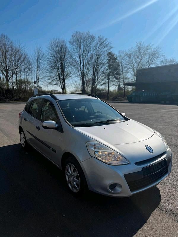 Gebraucht Renault Clio GrandTour 75 PS (55 kW) 2012 Silber Kombi