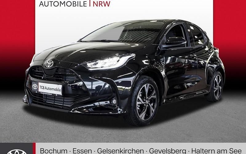 Schwarz Neu 2025 Toyota Yaris Hybrid Comfort Limousine | 26.589 € (Fairer Preis) - Bild 1/4