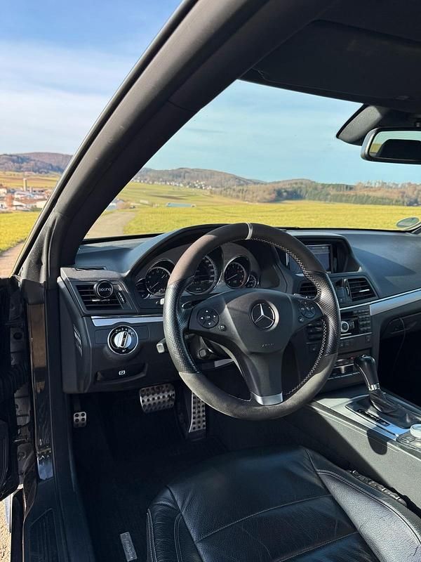 Gebraucht Mercedes E350 292 PS (214 kW) 2010 Schwarz Coupé