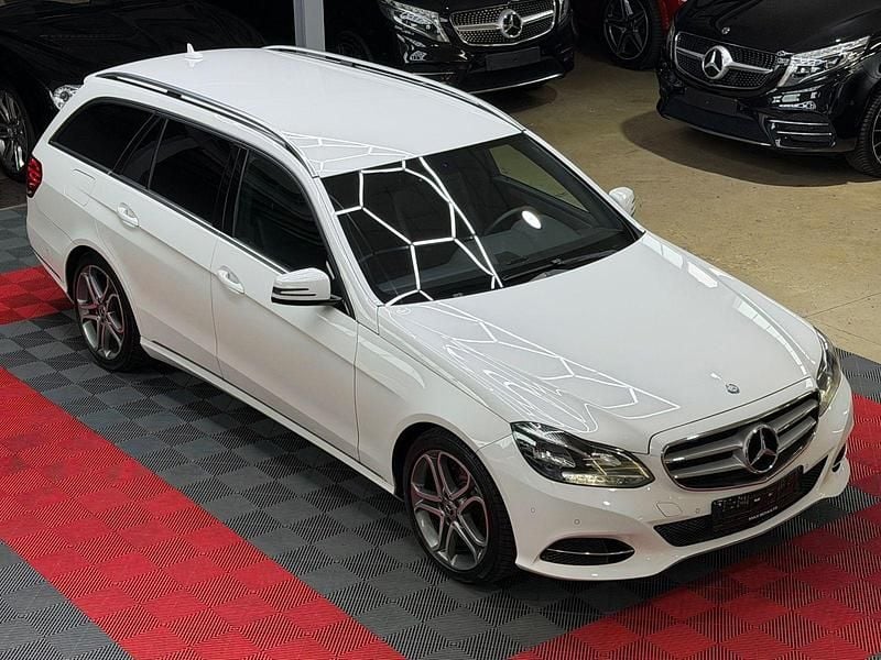 Weiß Gebraucht 2013 Mercedes E200 Sport Kombi | 12.888 € (Guter Preis) - Bild 1/4