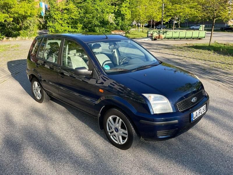 Blau Gebraucht 2004 Ford Fusion Viva Limousine | 990 € (Guter Preis) - Bild 1/4