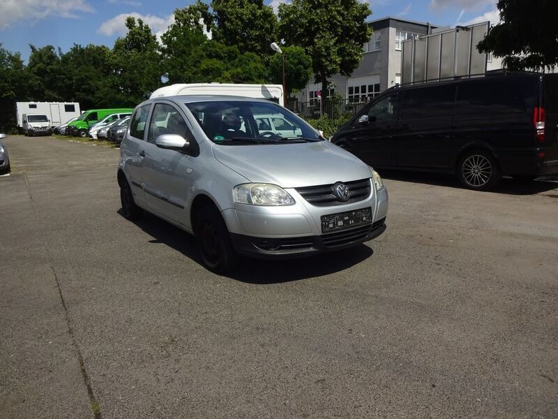 Grau Gebraucht 2008 VW Fox Basis Kleinwagen | 990 € (Fairer Preis) - Bild 1/4