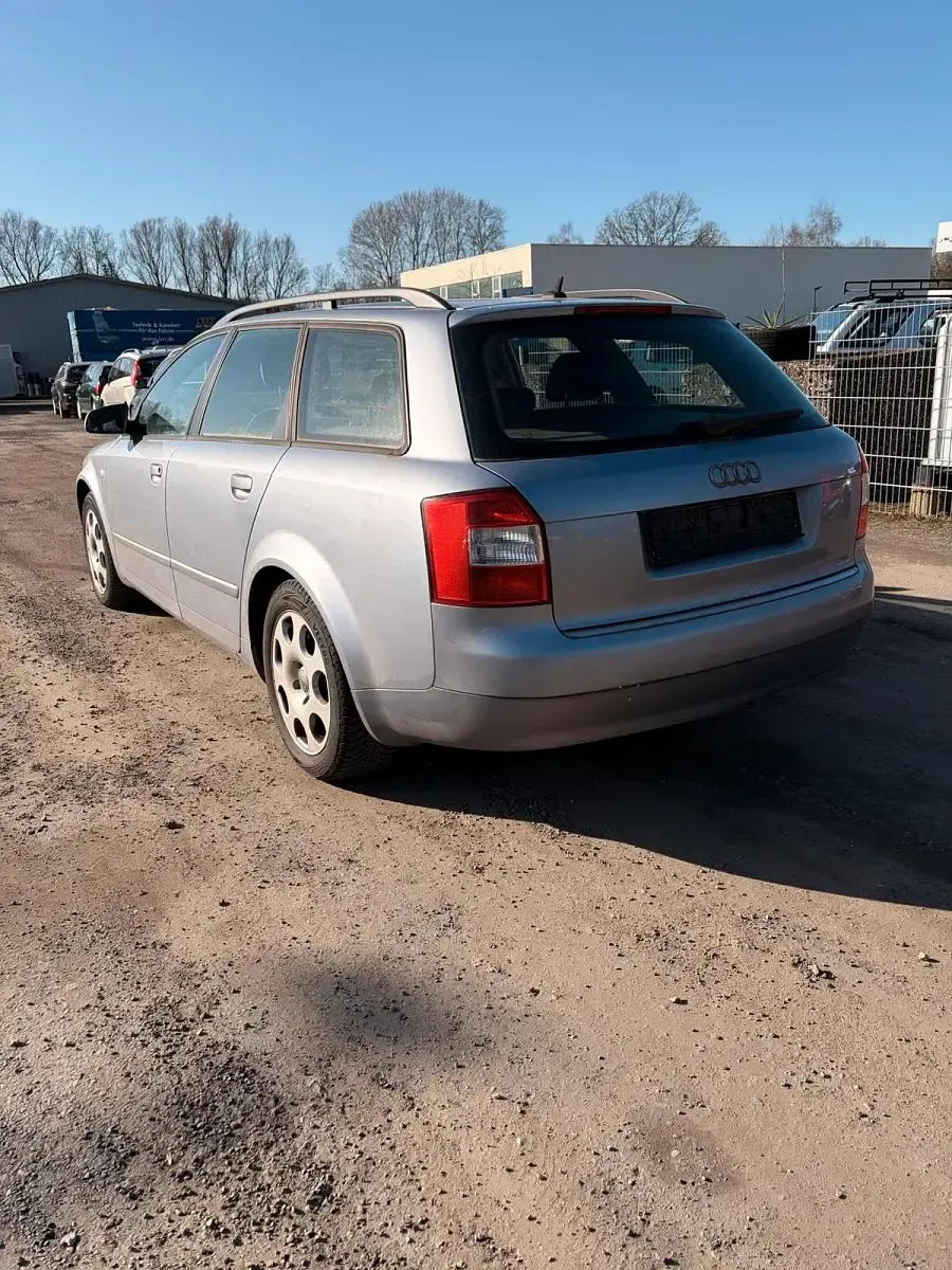 Gebraucht Audi A4 105 PS (77 kW) 2003 Blau Kombi