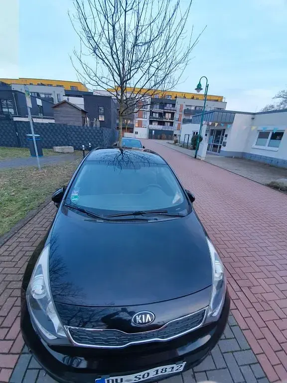 Gebraucht Kia Rio Edition 7 109 PS (80 kW) 2013 Schwarz Limousine