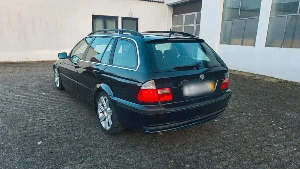 Używany BMW 320 Exclusive 150 KM (110 kW) 2005 Czarny Kombi
