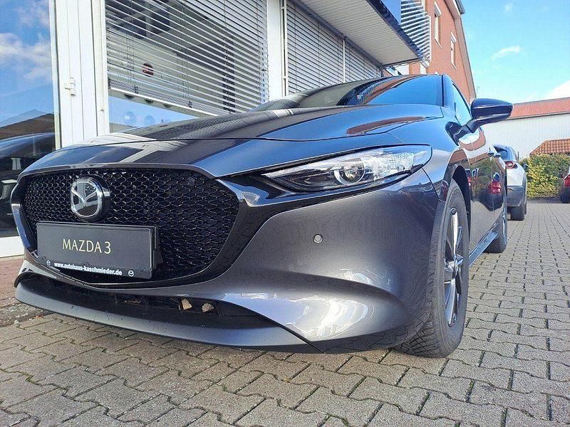 Grau Neu 2025 Mazda 3 Homura-Line Limousine | 25.990 € - Bild 1/4