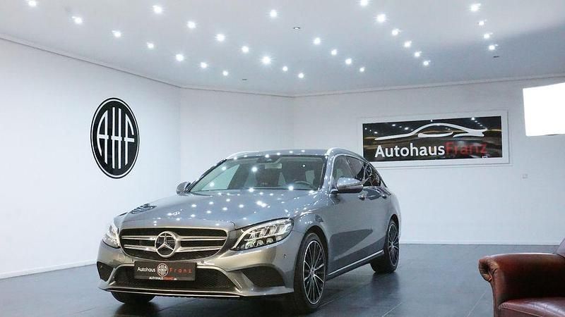 Grau Gebraucht 2019 Mercedes C200 Limousine | 25.897 € (Guter Preis) - Bild 1/4