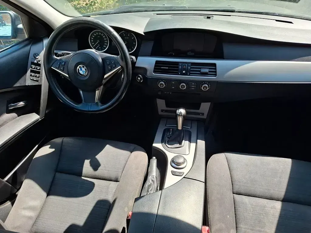 Gebraucht BMW 523 177 PS (130 kW) 2006 Grau Limousine