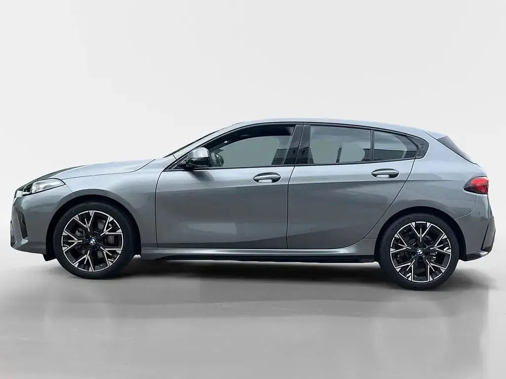 Gebraucht BMW 120 M Sport 156 PS (114 kW) 2025 Skyscraper grau metallic Kleinwagen