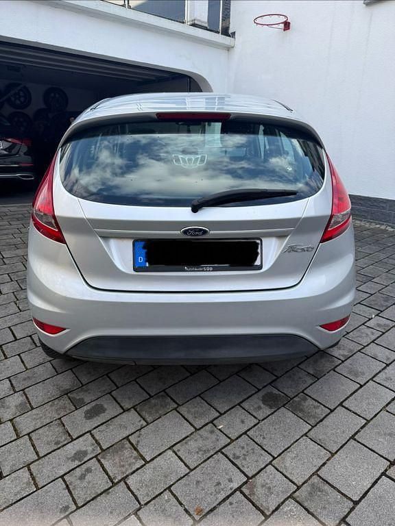 Gebraucht Ford Fiesta Ambiente 69 PS (50 kW) 2012 Silber Kleinwagen