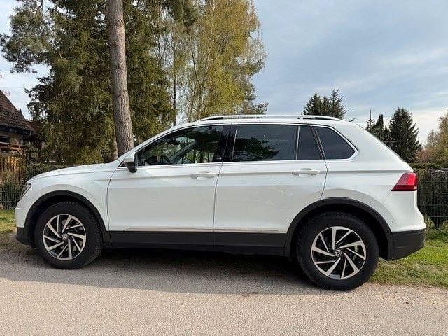 Second-hand VW Tiguan Sound 179 CP (131 kW) 2017 Alb SUV