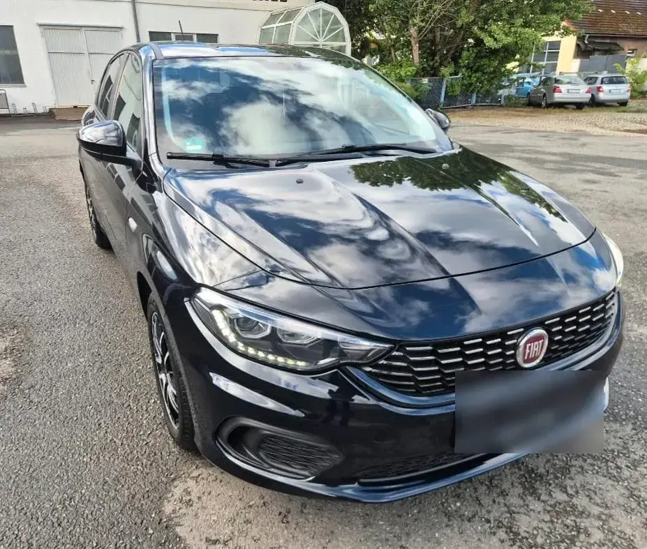 Gebraucht Fiat Tipo 95 PS (69 kW) 2018 Schwarz Kleinwagen