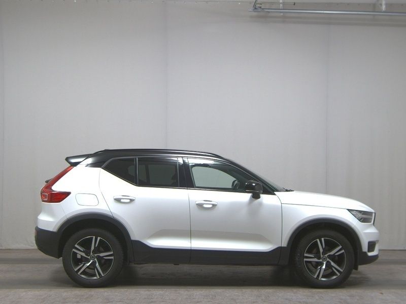 Weiss Gebraucht 2021 Volvo XC40 R-Design SUV | 23.380 € - Bild 1/4