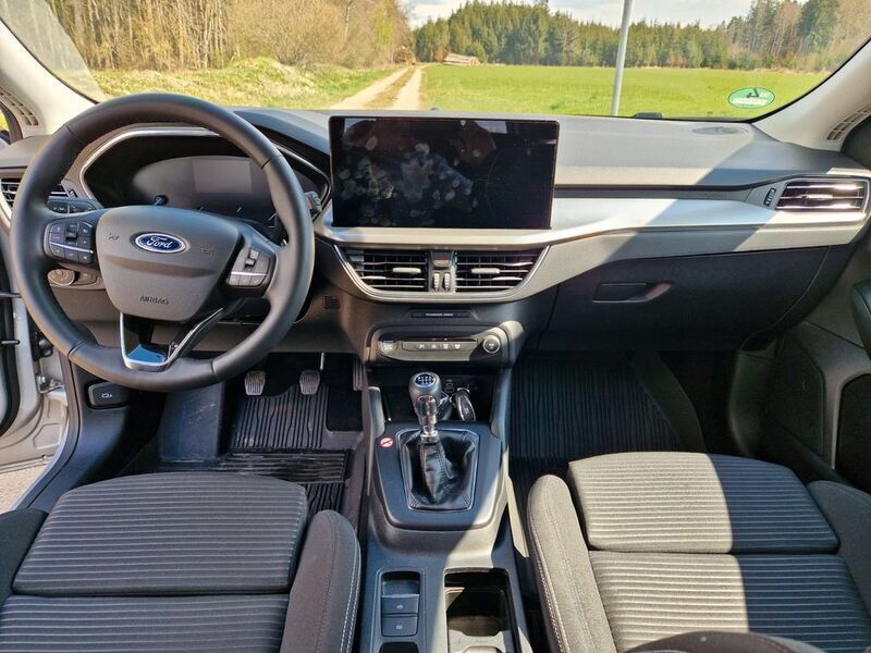 Gebraucht Ford Focus Titanium 120 PS (88 kW) 2022 Silber Kombi