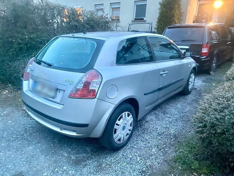 Gebraucht Fiat Stilo 103 PS (75 kW) 2002 Silber Kleinwagen
