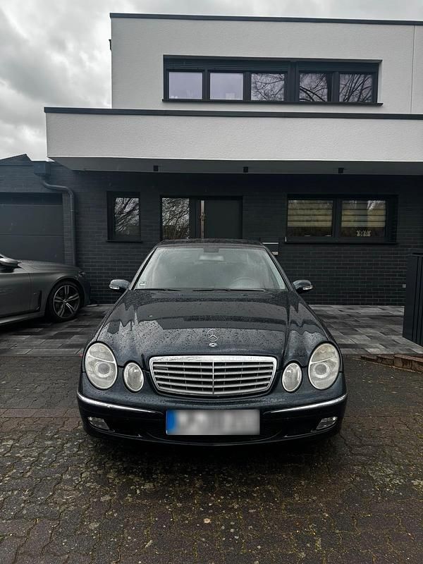 Gebraucht Mercedes E240 177 PS (130 kW) 2002 Blau Limousine