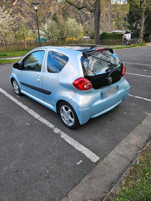 Gebraucht Toyota Aygo 68 PS (50 kW) 2006 Blau Kleinwagen