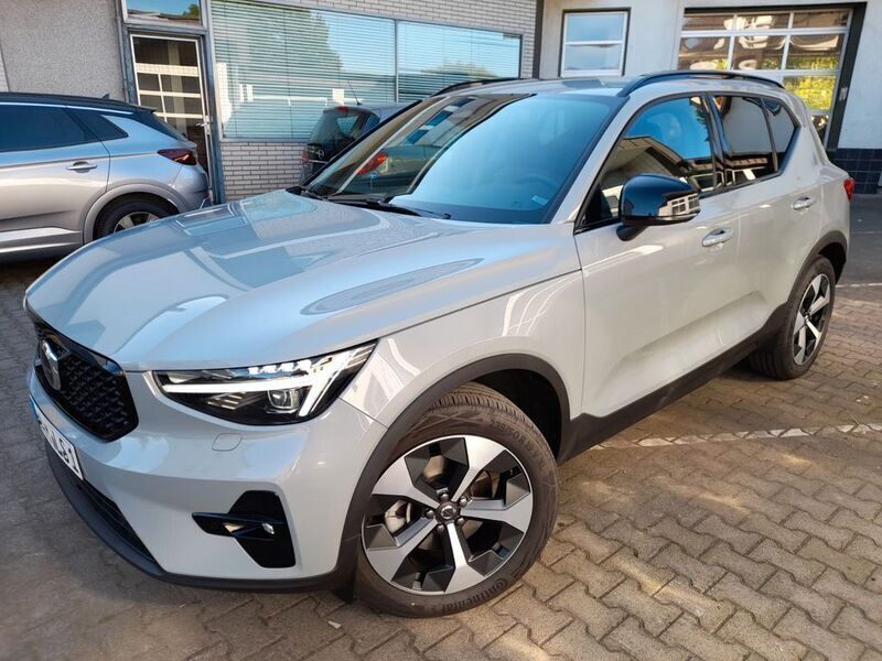 Grau Gebraucht 2024 Volvo XC40 Plus SUV | 38.888 € (Fairer Preis) - Bild 1/4