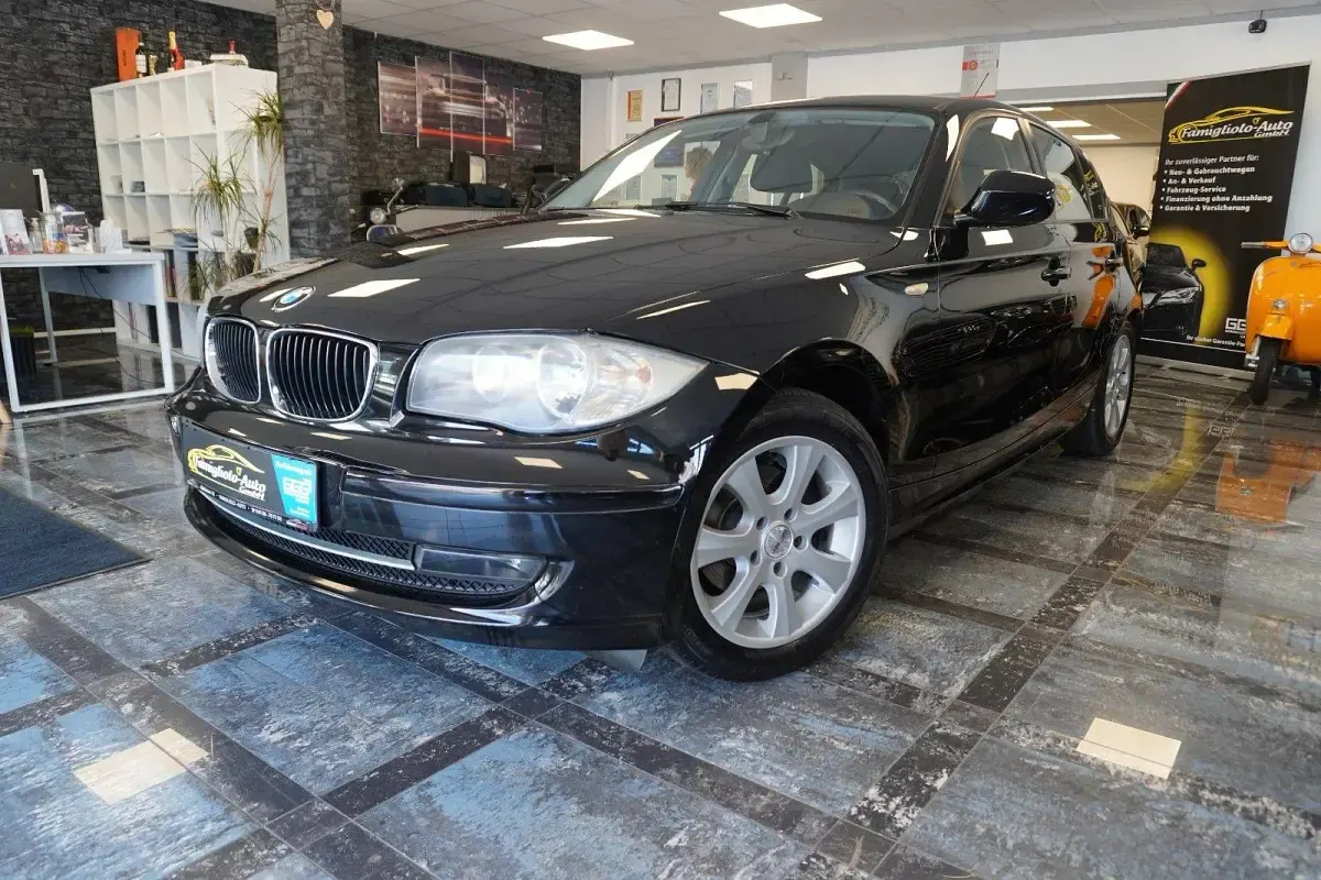 Gebraucht BMW 116 Advantage 122 PS (89 kW) 2011 Schwarz Kleinwagen
