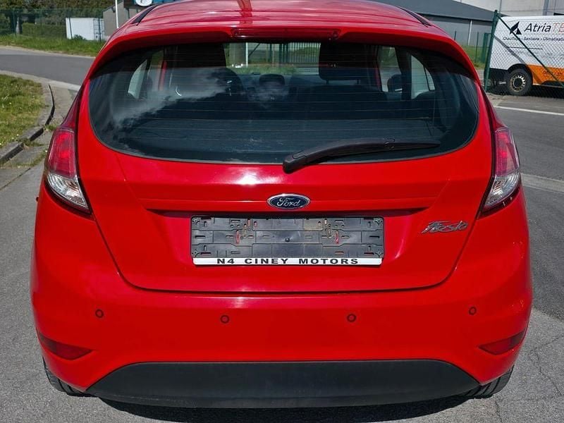 Używany Ford Fiesta Trend 75 KM (55 kW) 2014 Czerwony Hatchback